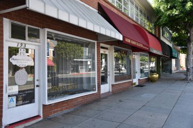 Beverly Hills, CA / USA - 7 Mayıs 2020: Coronavirus karantinası sırasında lüks butik dükkanları kapandı