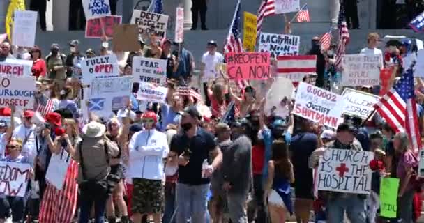 ロサンゼルス Usa 2020年5月1日 Covid 19検疫に抗議するために市役所に大勢の人々が集まります — ストック動画