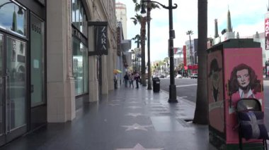 Hollywood, CA / USA - 18 Nisan 2020: Hollywood Şöhret Yolu Coronavirus karantinası sırasında terk edildi