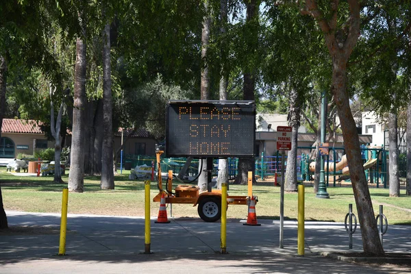 Please Stay Home Sign Plummer Park West Hollywood Coronavirus Quarantine — Stock Photo, Image