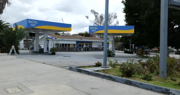 洛杉矶 2020年3月16日 一个正常繁忙的加油站在科罗纳威斯恐慌期间空无一人 — 图库视频影像