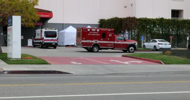 Los Angeles Eua Março 2020 Paramédicos Corpo Bombeiros Los Angles — Vídeo de Stock