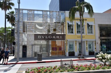 Beverly Hills, CA / USA - 8 Mayıs 2020: COVID-19 karantinası sırasında Rodeo Drive 'da lüks mağazalar kapandı