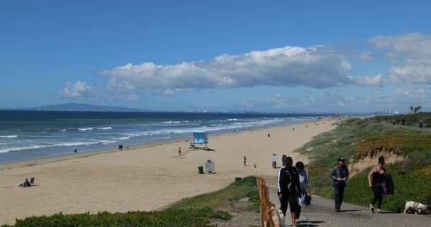 Huntington Beach Eua Abril 2020 Pessoas Saem Para Apanhar Fresco — Vídeo de Stock