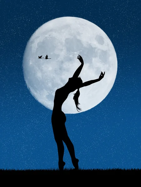 Dancer in the moonlight — Stock Photo, Image