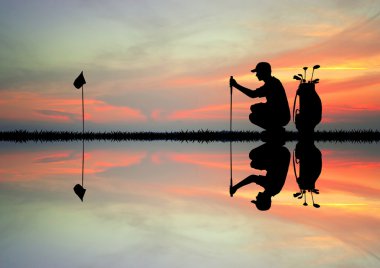 Gün batımında Golf oyuncu