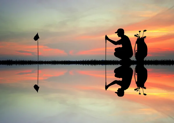 Golf spelare vid solnedgången — Stockfoto