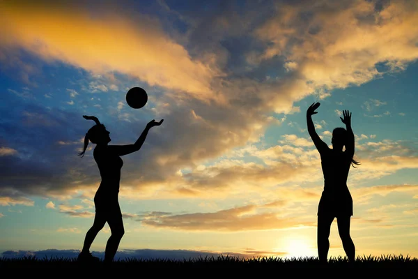 Ragazza gioca a pallavolo al tramonto — Foto Stock