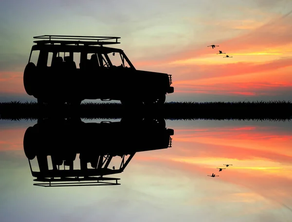 日没のジープの冒険 — ストック写真