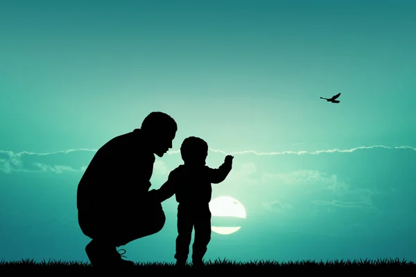 Père avec enfant au coucher du soleil — Photo