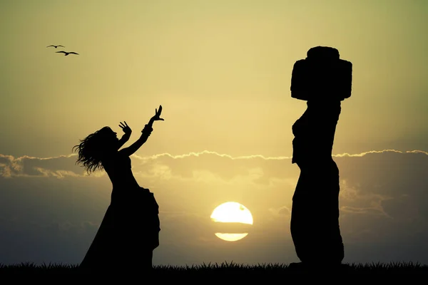 Sunset with a moai at Tahai, Easter island — Stock Photo, Image