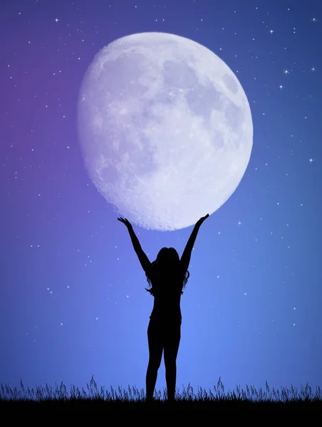 Chica sostiene la luna — Foto de Stock