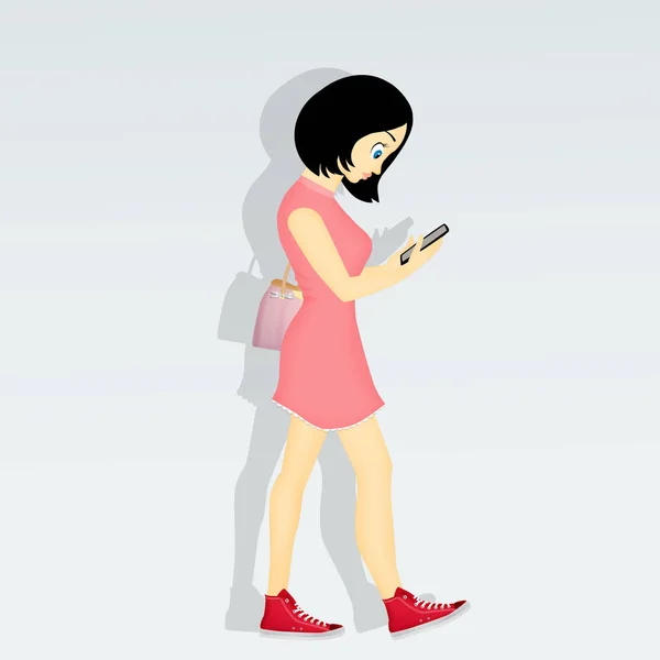 스마트폰으로 산책 하는 소녀 — 스톡 사진