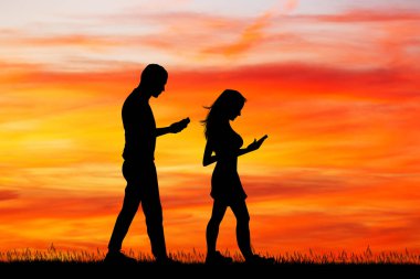 Smartphone ile yolda yürürken insanlar