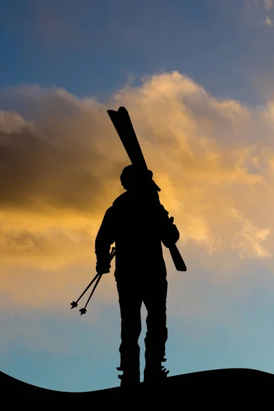 Hombre Con Equipo Esquí Atardecer — Foto de Stock