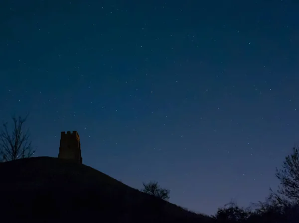 Glastonbury Tor door Sterrelicht — Stockfoto