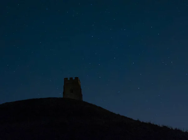 Glastonbury Tor by starlight — Stockfoto