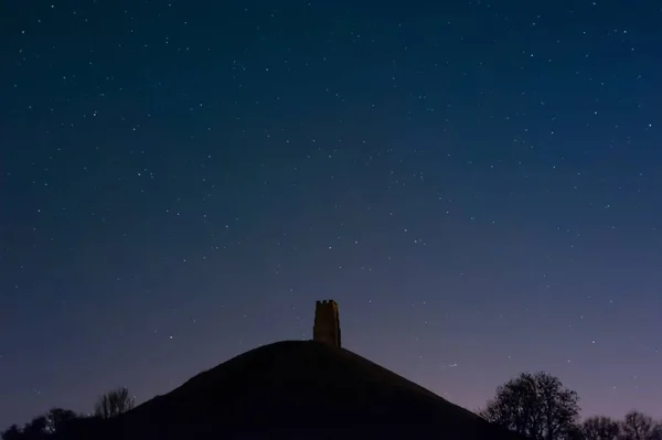 Glastonbury Tor door Sterrelicht — Stockfoto