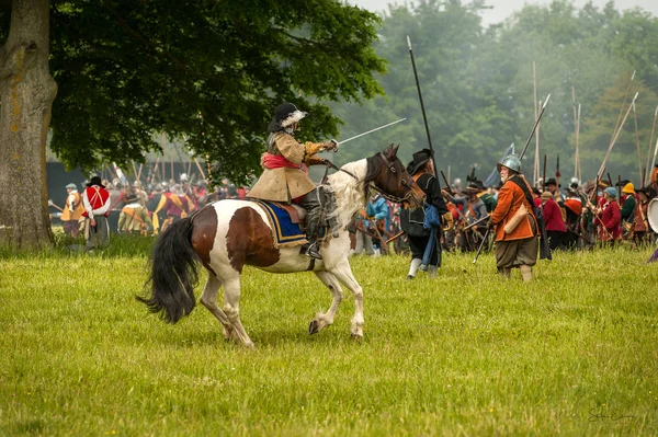 Engelse burgeroorlog slag scène — Stockfoto