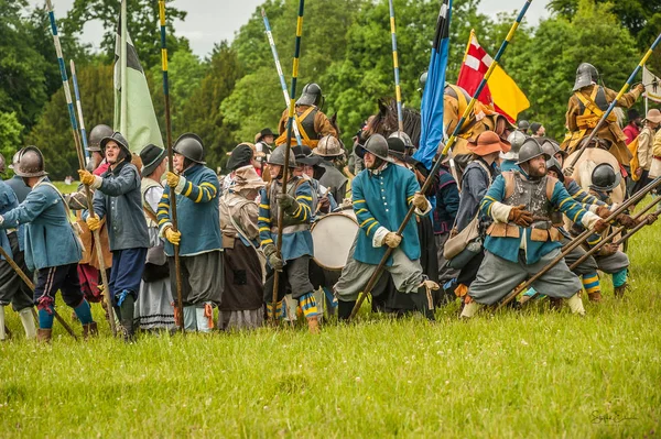 Engelse burgeroorlog slag scène — Stockfoto