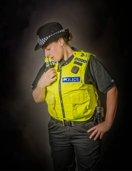 Kadın İngiliz polis memuru — Stok fotoğraf