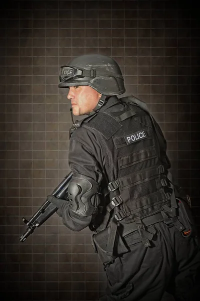 Taktischer britischer Polizist — Stockfoto