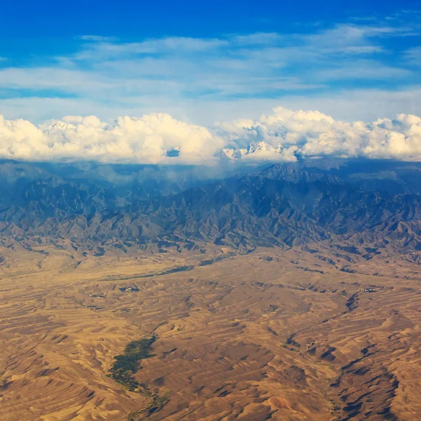 Пейзаж долины гор и рек, местоположение - озеро Текапо, Южный остров, Новая Зеландия, вид с горы Джон — стоковое фото