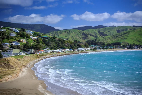 Mer et verdure collines paysage — Photo