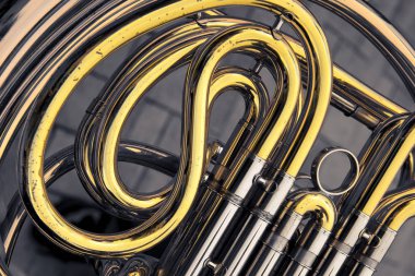 Altın ve gümüş trompet