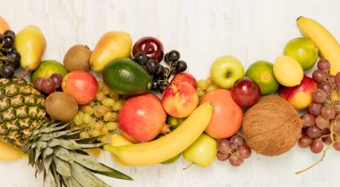 Natürmort meyve ahşap arka plan üzerinde