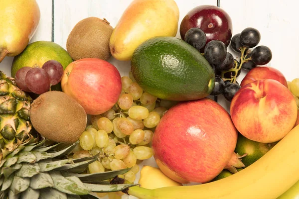 Natürmort meyve ahşap arka plan üzerinde