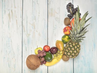 Natürmort meyve ahşap arka plan üzerinde