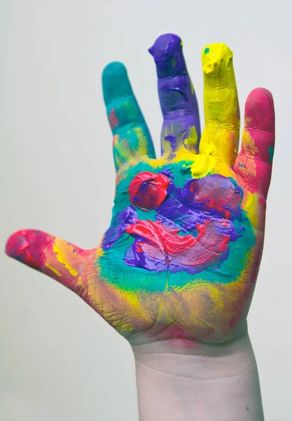 Pequeño niño manos pintado — Foto de Stock
