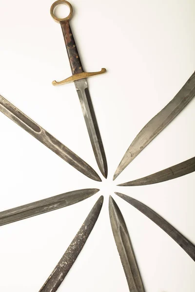 Daga aislada con una variedad de cuchillas de armas — Foto de Stock