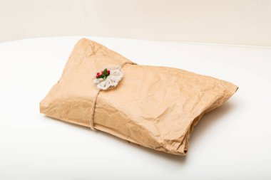 Vintage buruşuk kahverengi kağıt hediye