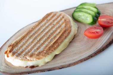 Kaşar peyniri ile Türk sandviç ekmeği 