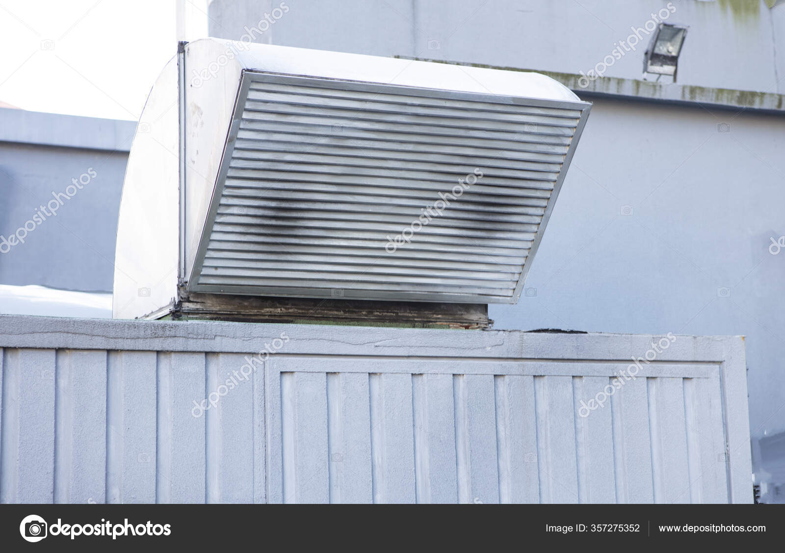 Lüftungsöffnung Einer Klimaanlage — Stockfoto © ahmetnaim #357275352