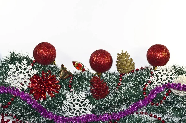 Рождественское украшение, гирлянда елка, безделушки, снежинка — стоковое фото