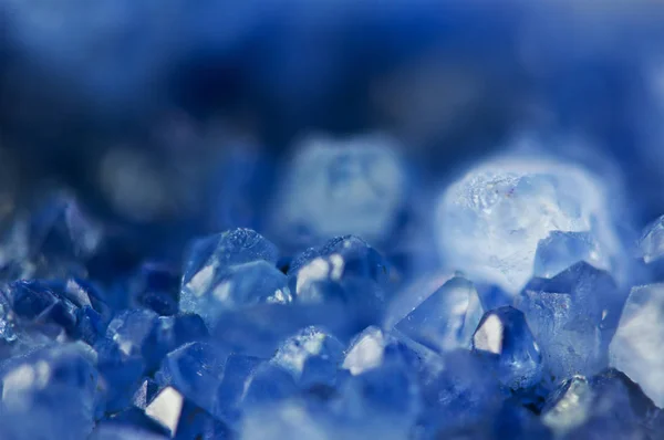 Cristal azul escuro, mineral natural, Macro — Fotografia de Stock