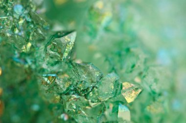 Arka plan yeşil kristalleri akik. Makro. 