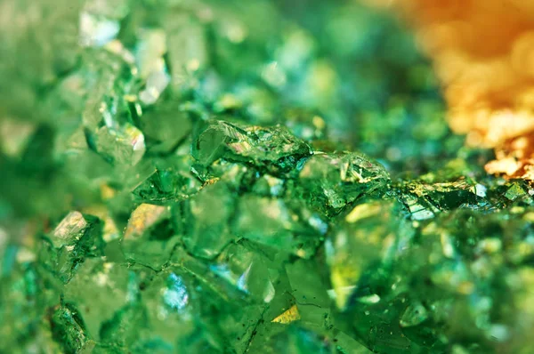 Textura zelené pozadí, krystaly achát. Makro. — Stock fotografie