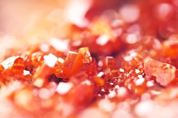 Magia dos minerais.Textura Cristais de fundo vermelho. Lindo dre — Fotografia de Stock