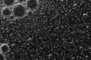 Koyu bir sıvıda oksijen veya hava kabarcıkları. Sıvı veya yağlı projeler için. Makro