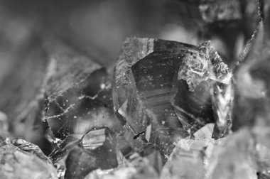 Doğal kristal yapıdan soyut siyah beyaz arkaplan.