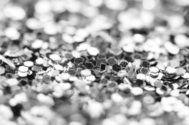 Konfetiden siyah-beyaz arka plan, ortaya odaklan, kenarlara bokeh