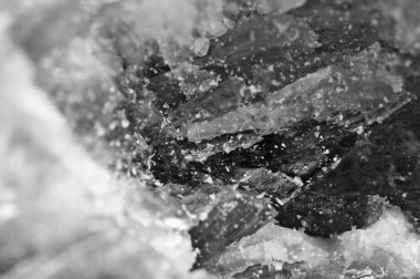 Doğal kristal yapıdan soyut siyah beyaz arkaplan.