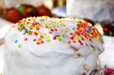 Paskalya pastası, renkli dekorasyon yakın plan..