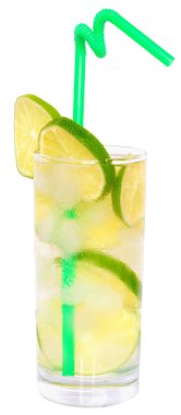 Mojito kireç ve buz küpü ile kokteyl