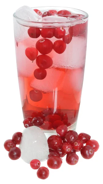 Cocktail met cranberry sap en ijsblokjes geïsoleerd — Stockfoto