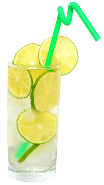 Mojito-Cocktail mit Limette und Eiswürfel isoliert — Stockfoto